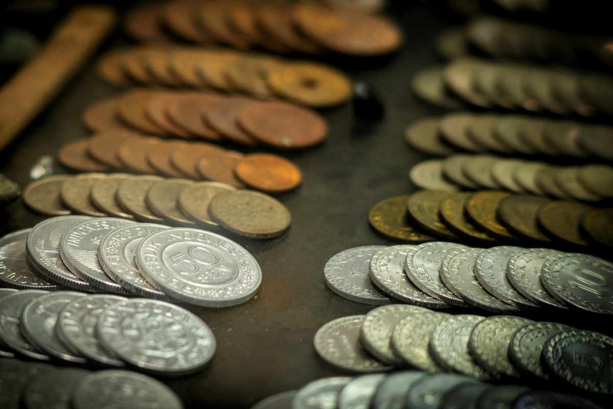 monete su un tavolo