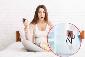 donna che guarda la tv