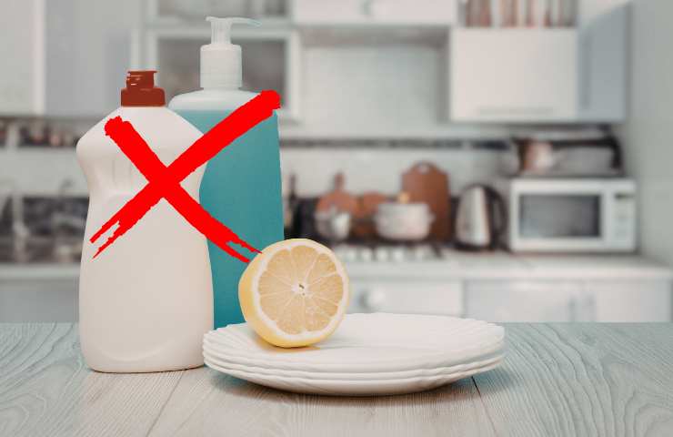 fare le pulizie col limone